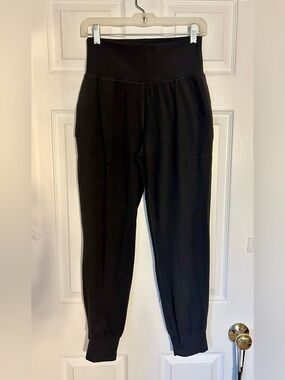 Athleta Black Salutation Jogger Size s/p